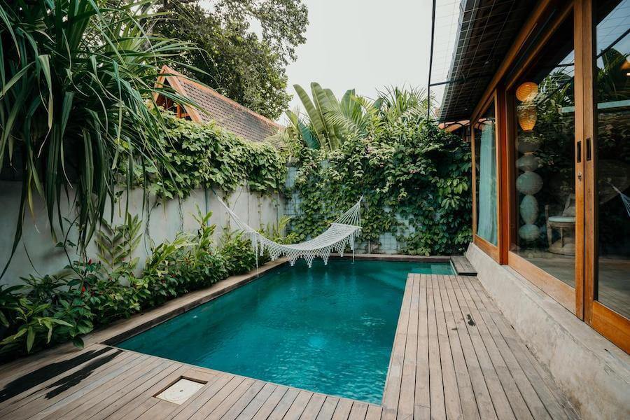 rumah tropis bali dengan kolam renang kecil