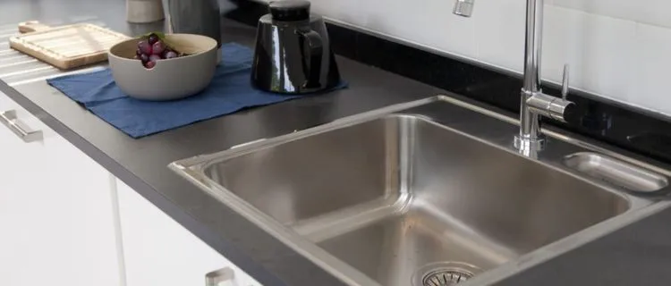 Cara Ampuh Membuat Tempat Cuci Piring Mengkilap