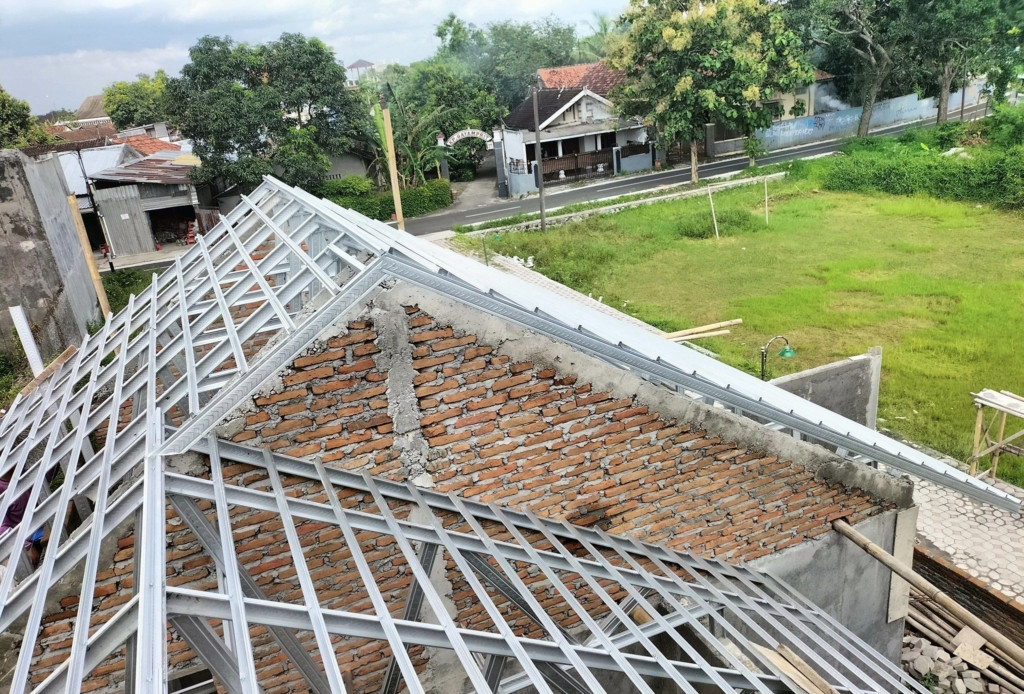 Ukuran Baut Roofing Baja Ringan yang Umum Digunakan