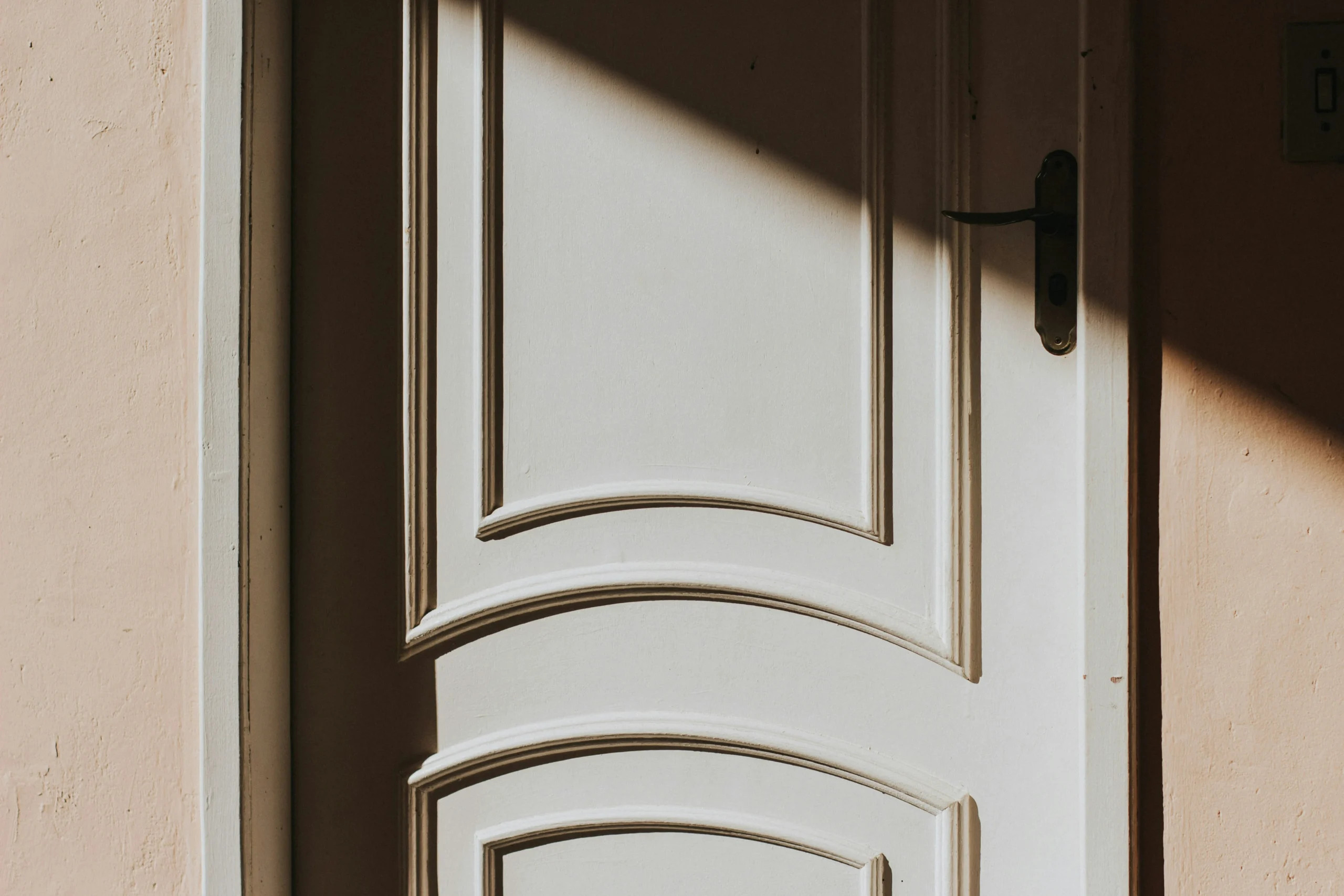Mengganti Pintu dengan Desain Solid